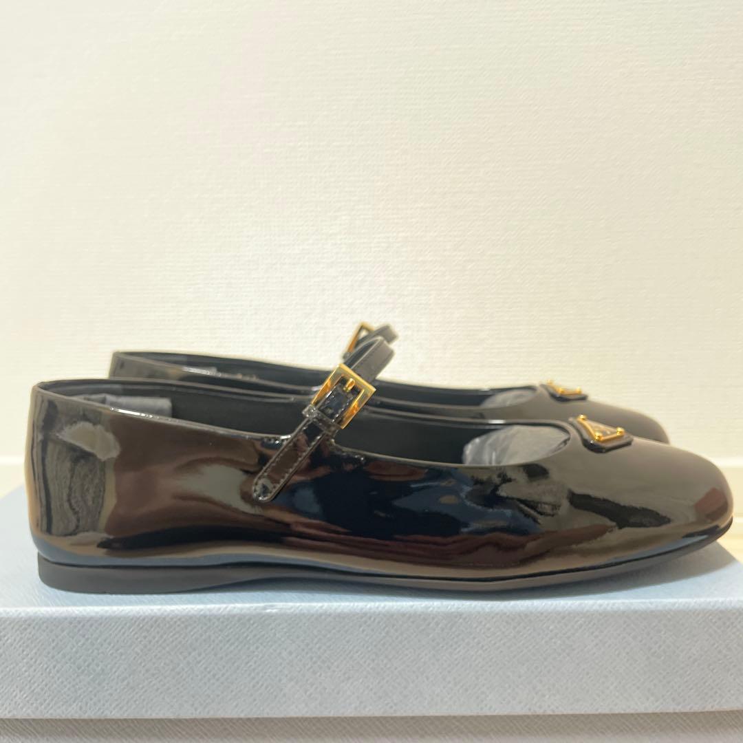 新品 PRADA レザー フラットシューズ