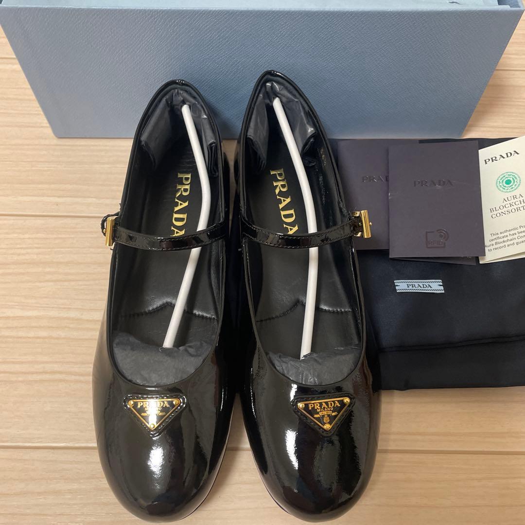 新品 PRADA レザー フラットシューズ