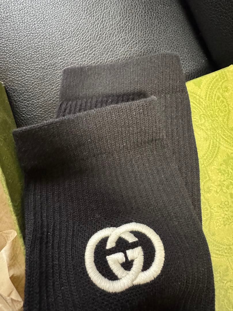 GUCCI ブラックソックス GGロゴ刺繍　Mサイズ