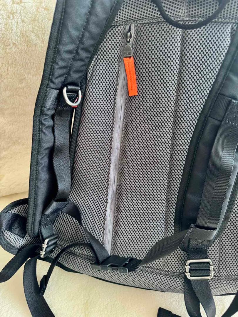 エルゴノミックデザイン ブラックリュック(DIESEL)