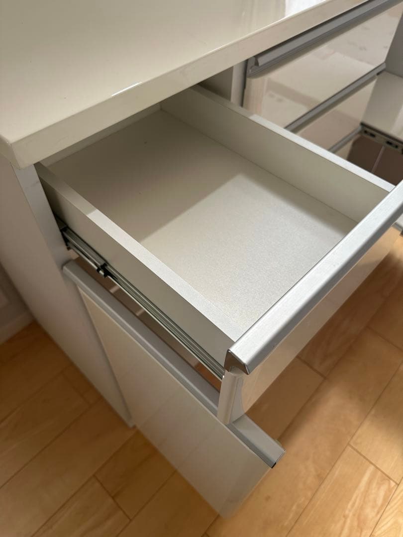 ニトリ　キッチンカウンター　120センチ幅食器棚