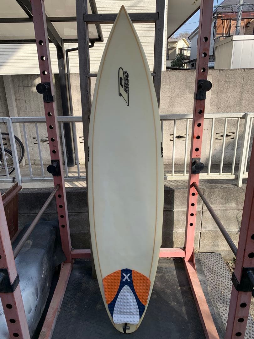 pulse xtr5.0 ショートボード　フィン付き