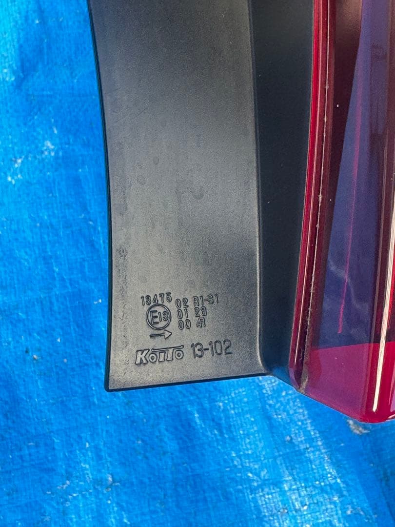 カローラフィールダー NZE161G テールランプ 右