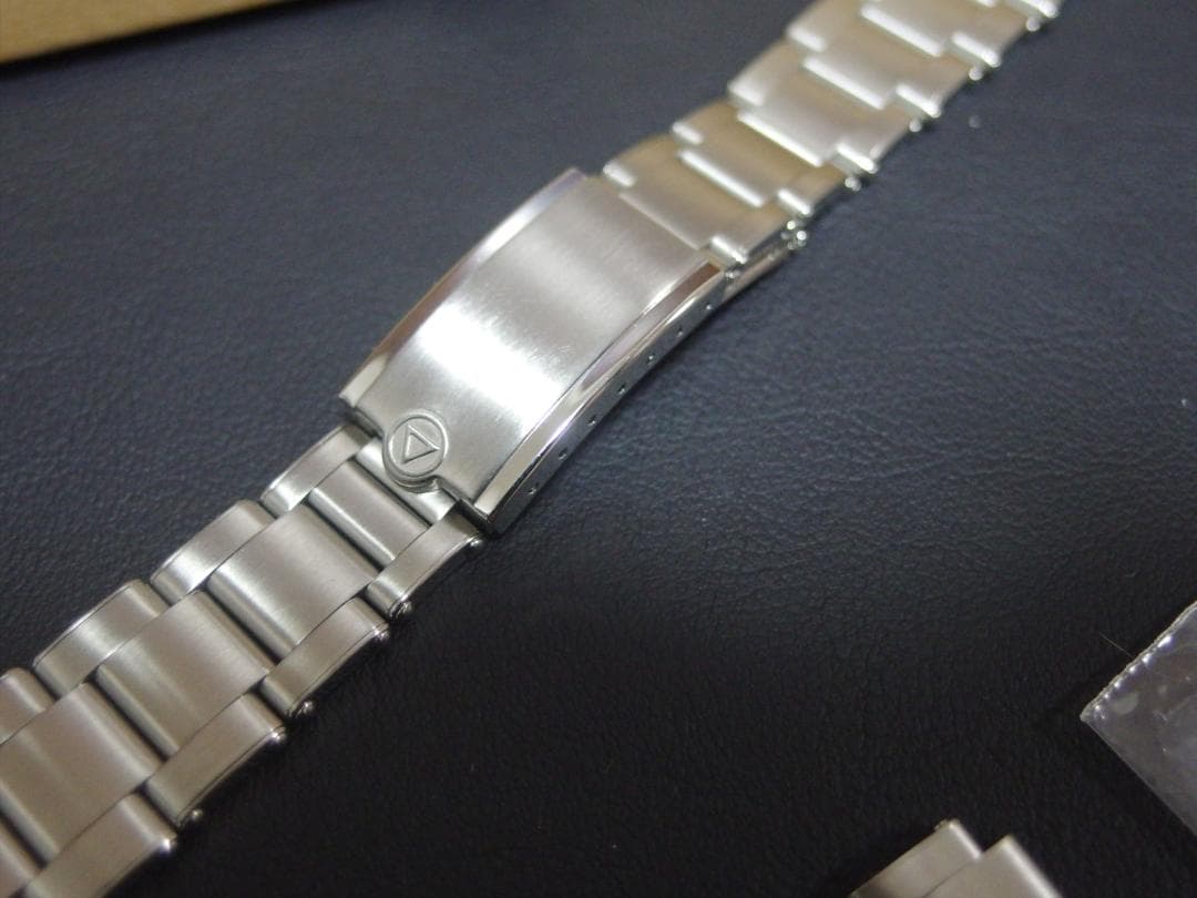 WMT　三連リベットブレス　あまりコマ付属　18.5㎝