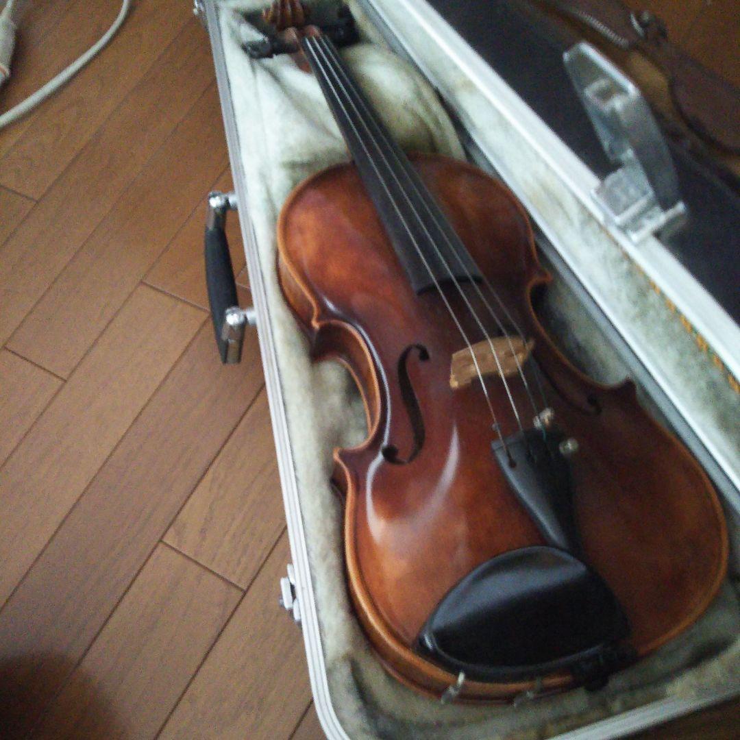 バイオリン本体と弓、ハードケース付き