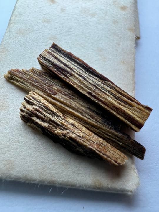 古渡命銘木 志野流家元名香　伽羅　【うてな】0.174g 香木/お香/沈香/伽羅