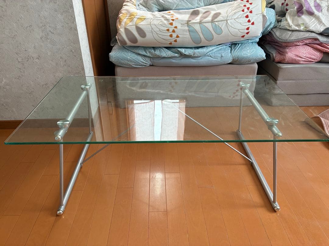 ガラステーブル モダンデザイン