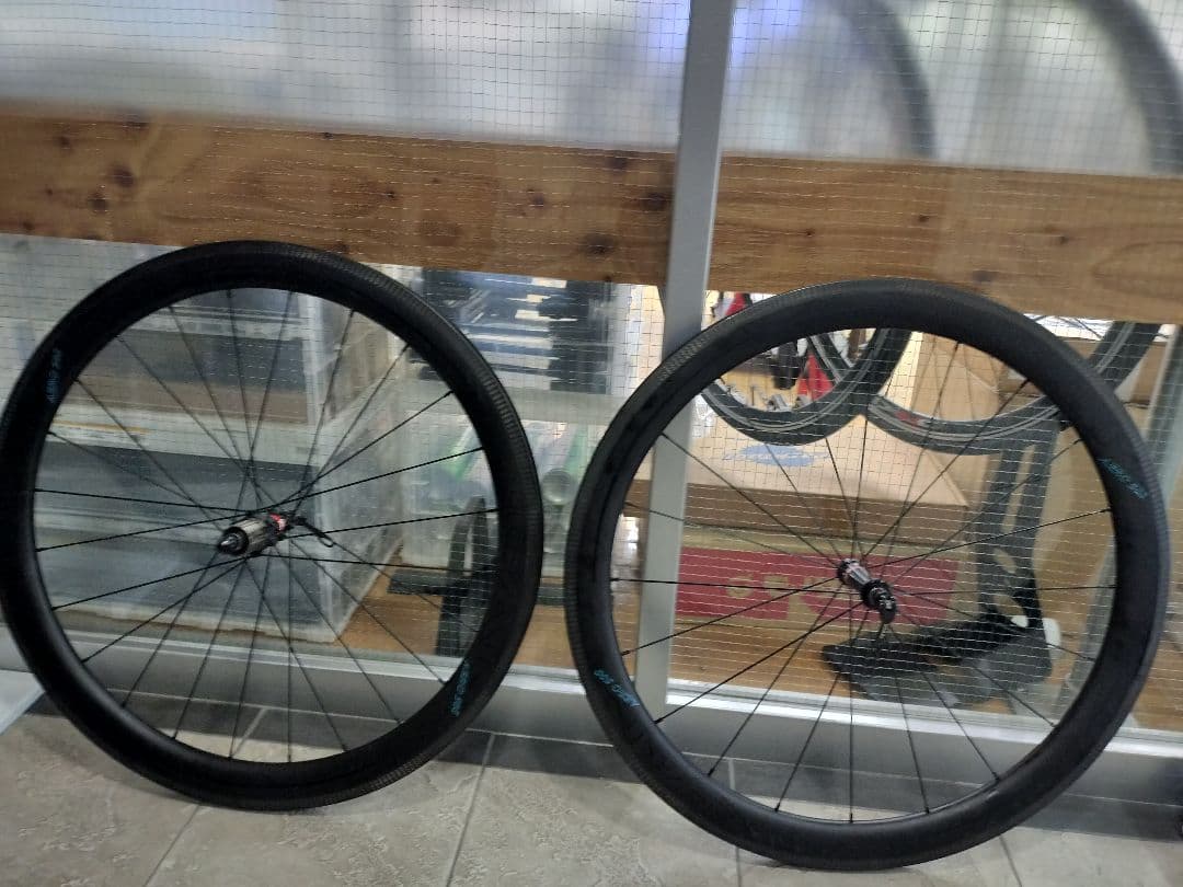 アイカン エアロ50s カ―ボンホイール