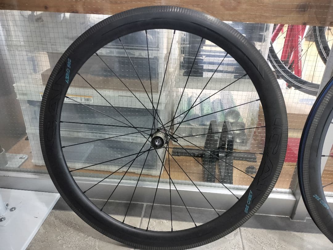 アイカン エアロ50s カ―ボンホイール