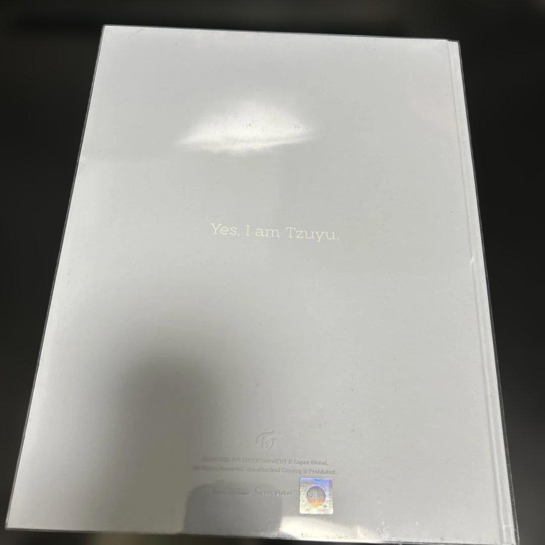 新品未開封 TWICE ツウィ 写真集 Yes, I am Tzuyu
