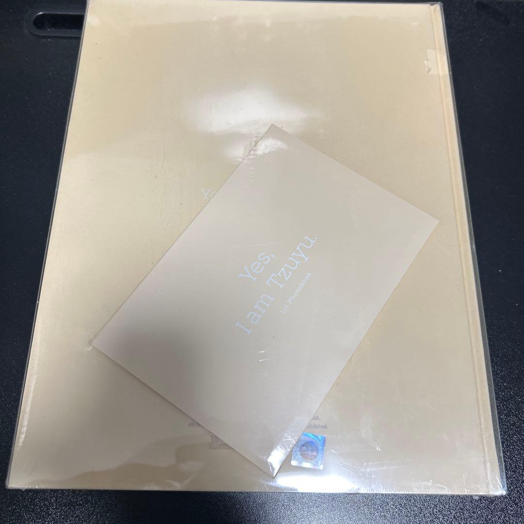 新品未開封 TWICE ツウィ 写真集 Yes, I am Tzuyu