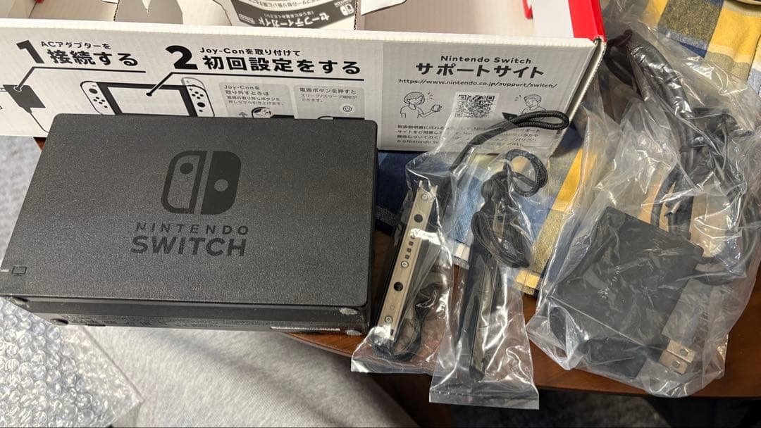 Nintendo Switch 本体 赤青 Joy-Con セット