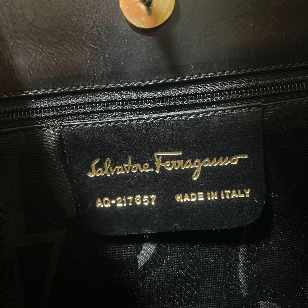 【:):(:)】フェラガモショルダーバッグ