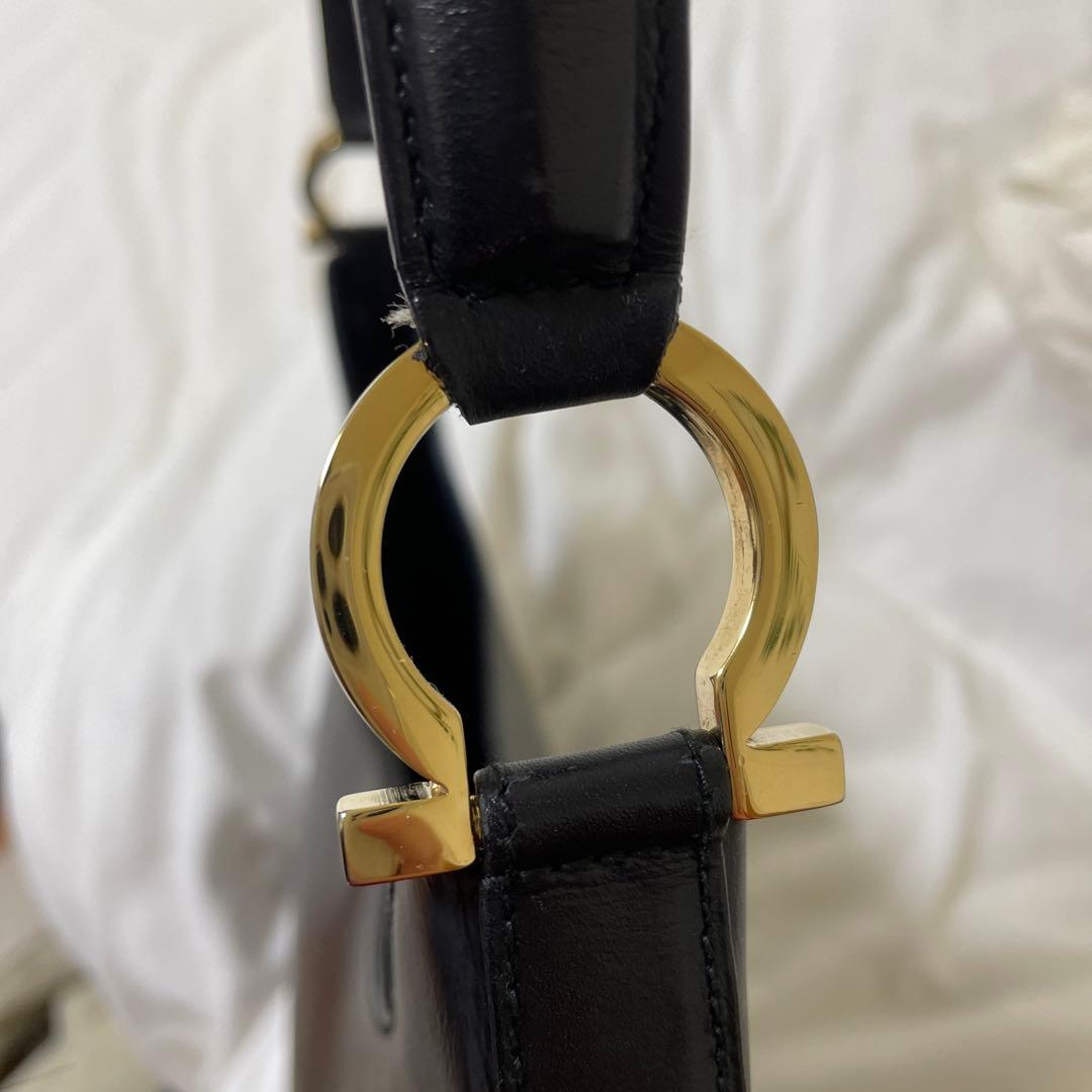 【:):(:)】フェラガモショルダーバッグ