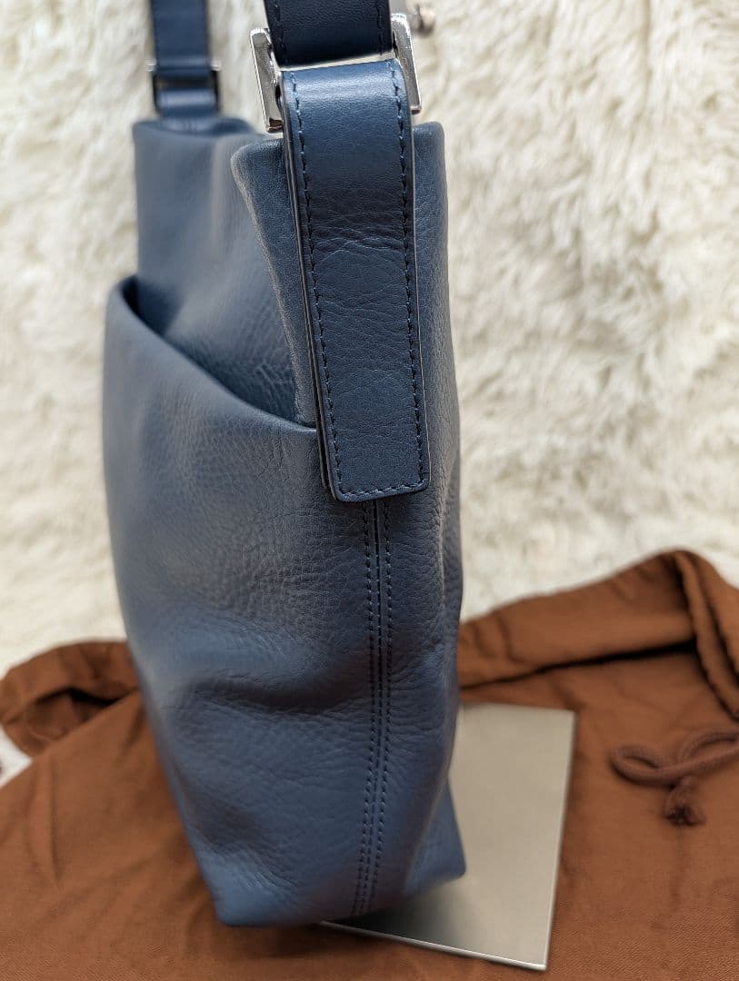 はな様●HIROFU（ヒロフ）のレザーショルダーバッグ　ネイビー