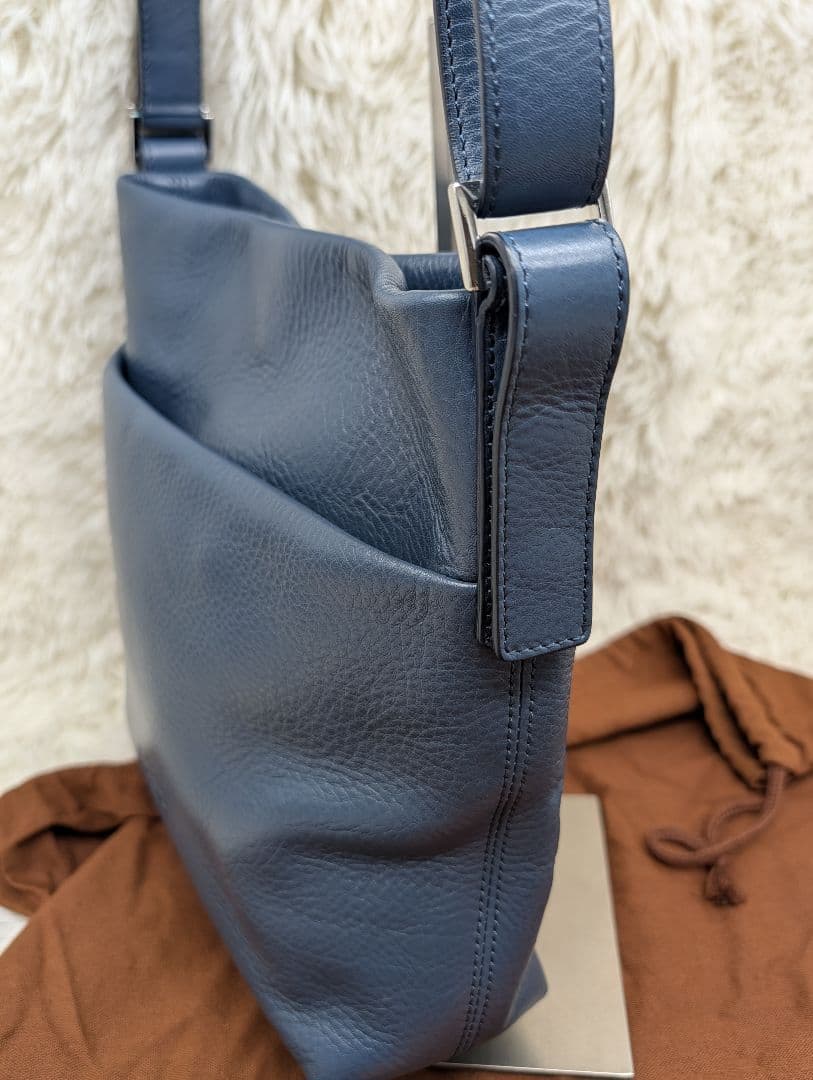 はな様●HIROFU（ヒロフ）のレザーショルダーバッグ　ネイビー