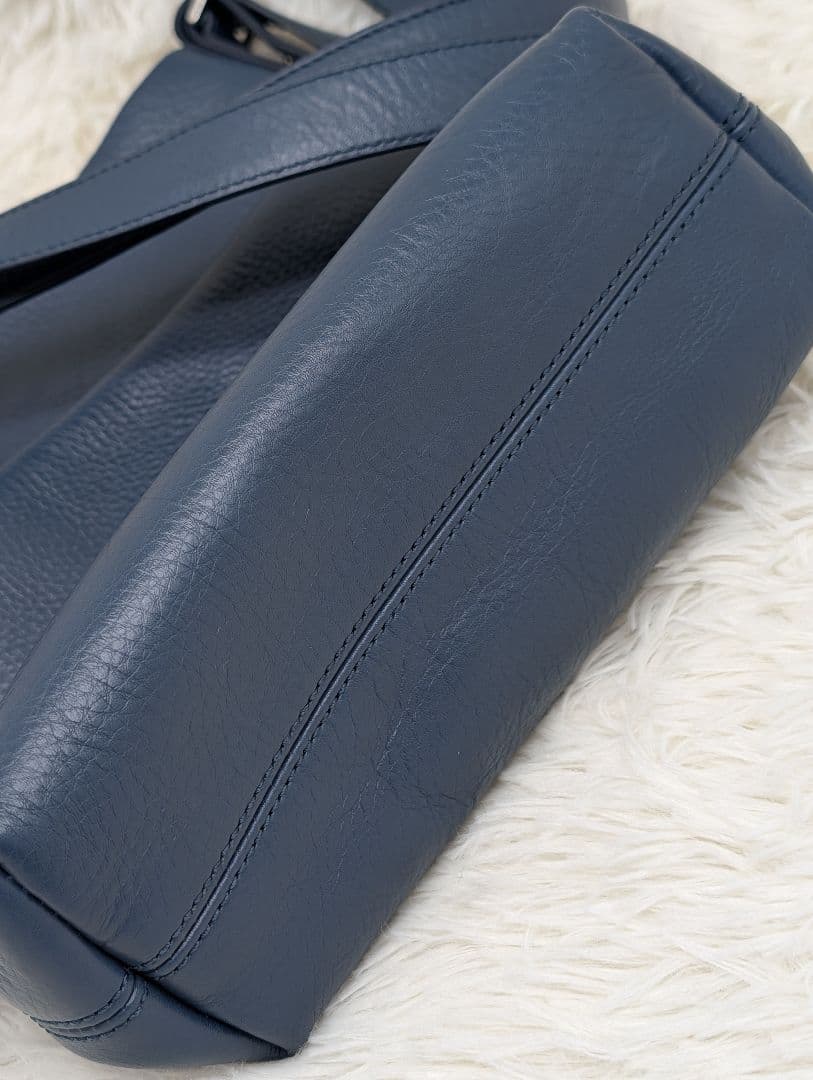 はな様●HIROFU（ヒロフ）のレザーショルダーバッグ　ネイビー