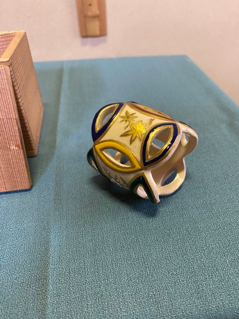 茶道具/蓋置 清閑寺窯『色絵四季七宝』透かし 金彩