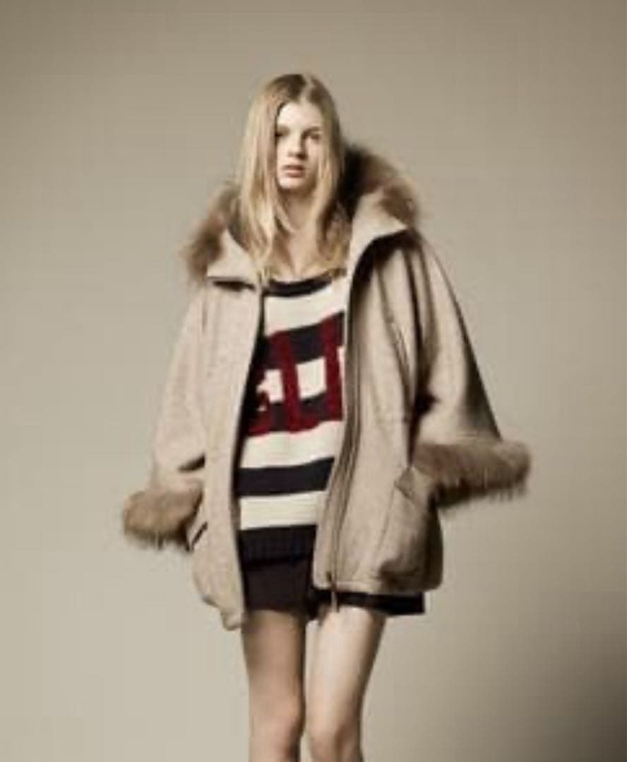 バーバリーブルーレーベル　カタログ掲載激レアファー付きポンチョコート美品