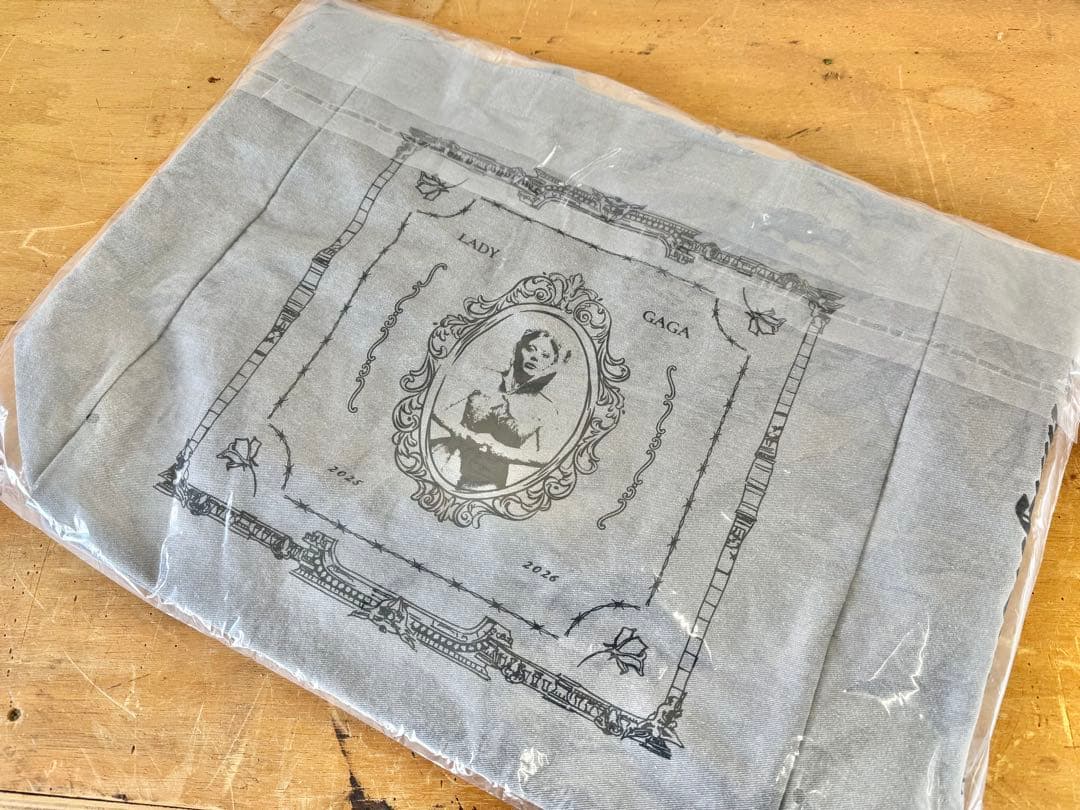 (新品)レディーガガ VIPGOLD 最前列 トート グレー〜最安値〜