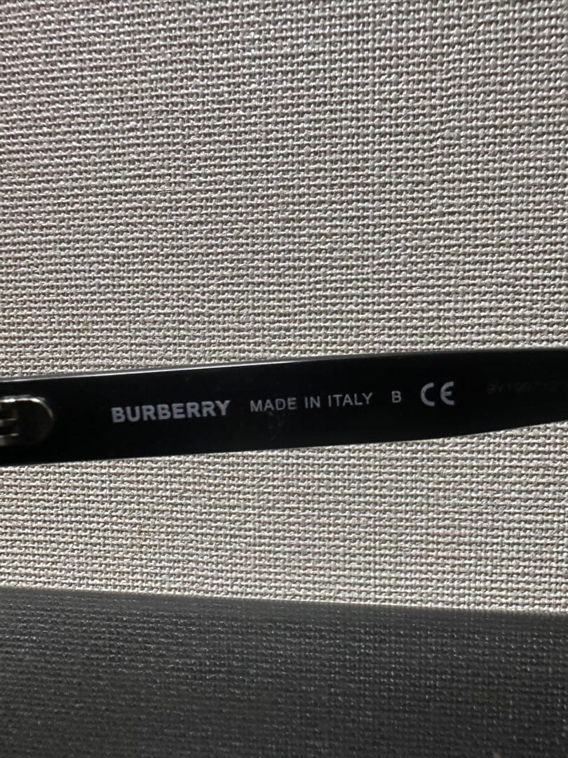 BURBERRY ブラック スクエア サングラス