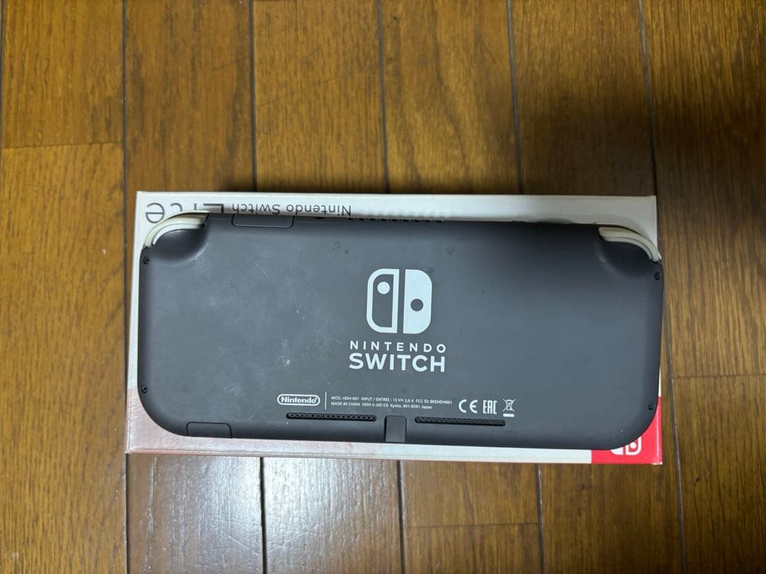 Switch Lite　本体