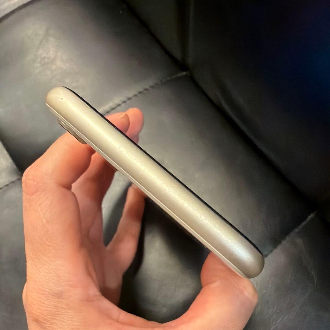 Apple iPhone SE 第3世代 64GB ホワイト