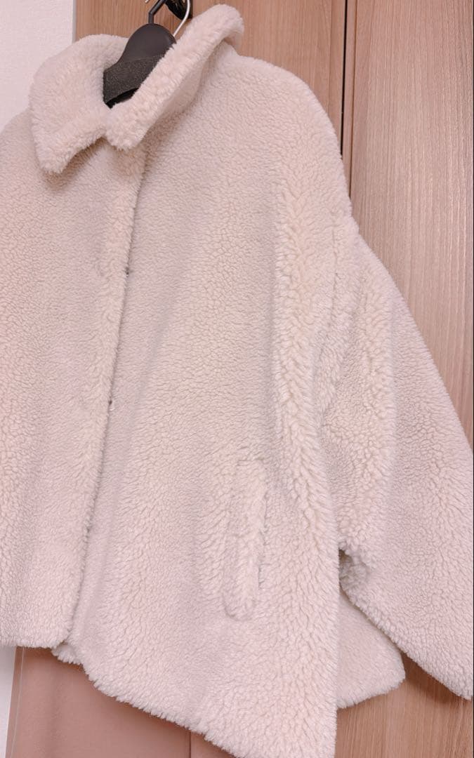 HYEON ヘヨン ted cape / beige/ M