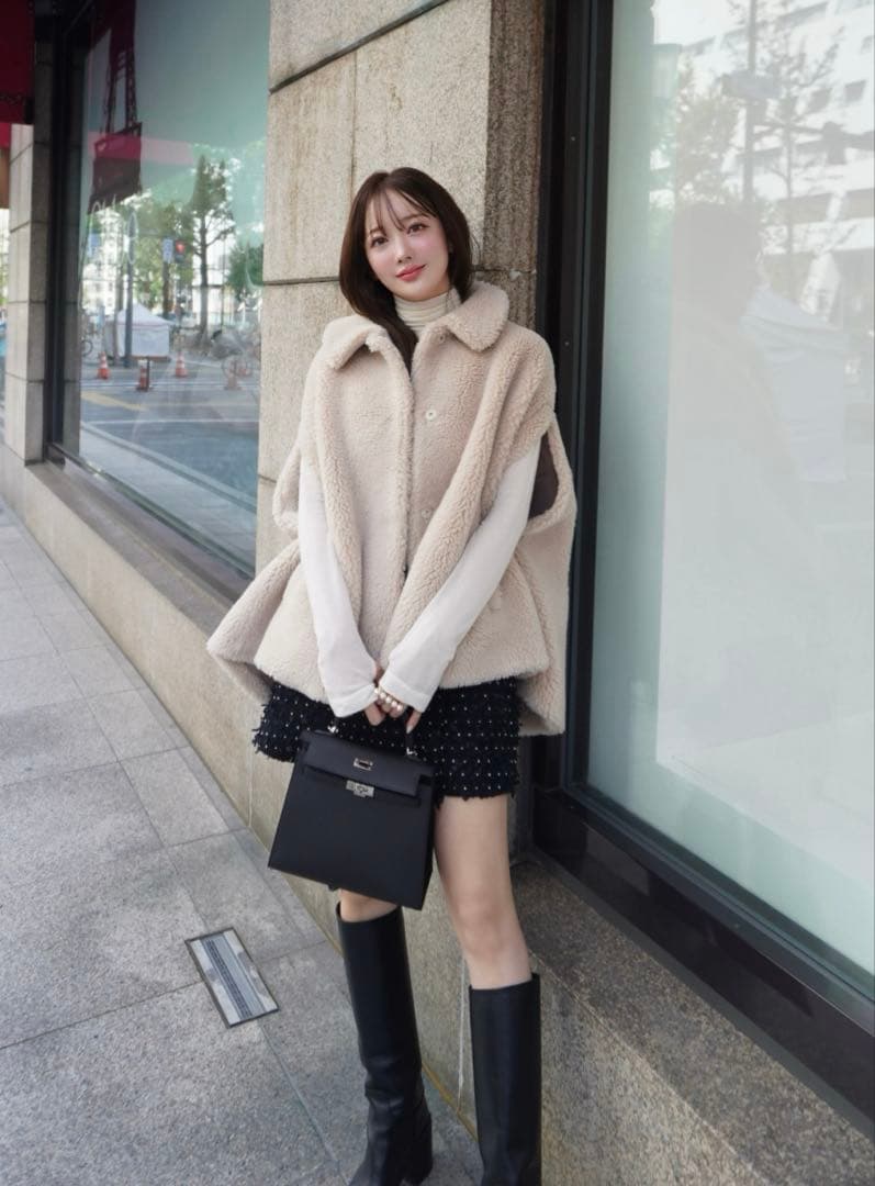 HYEON ヘヨン ted cape / beige/ M