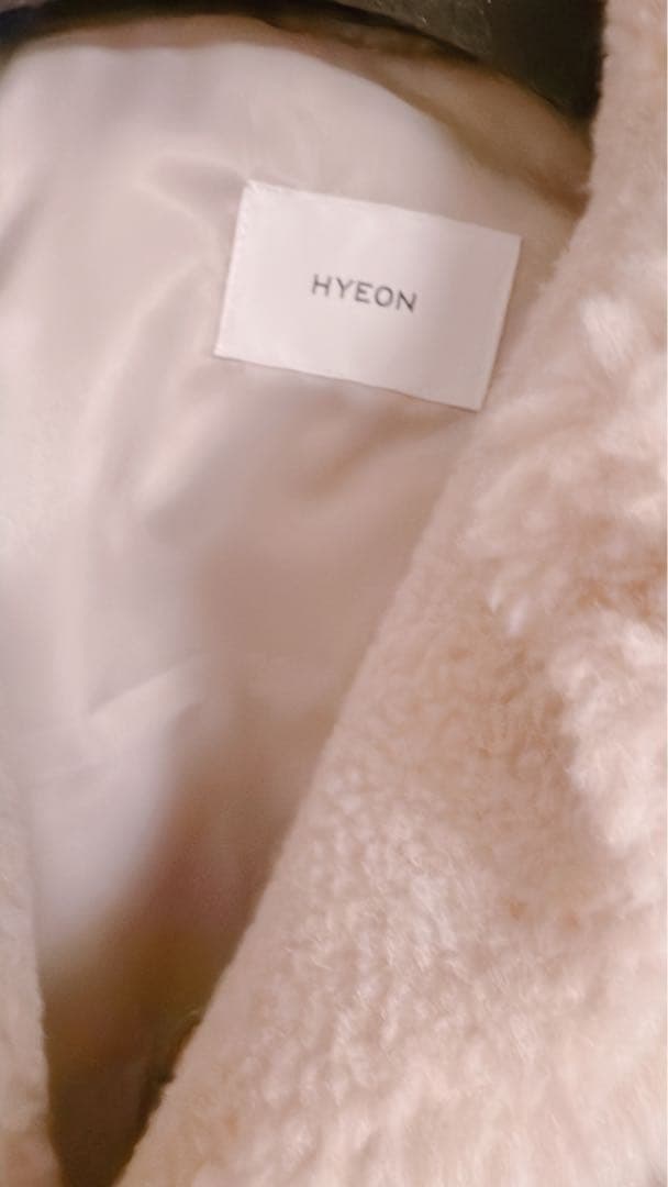 HYEON ヘヨン ted cape / beige/ M