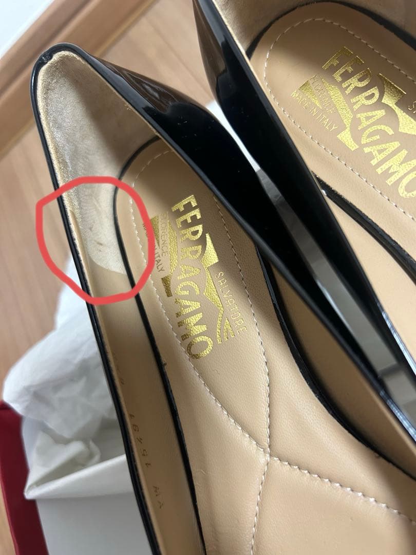 Salvatore Ferragamo ブラック フラットシューズ