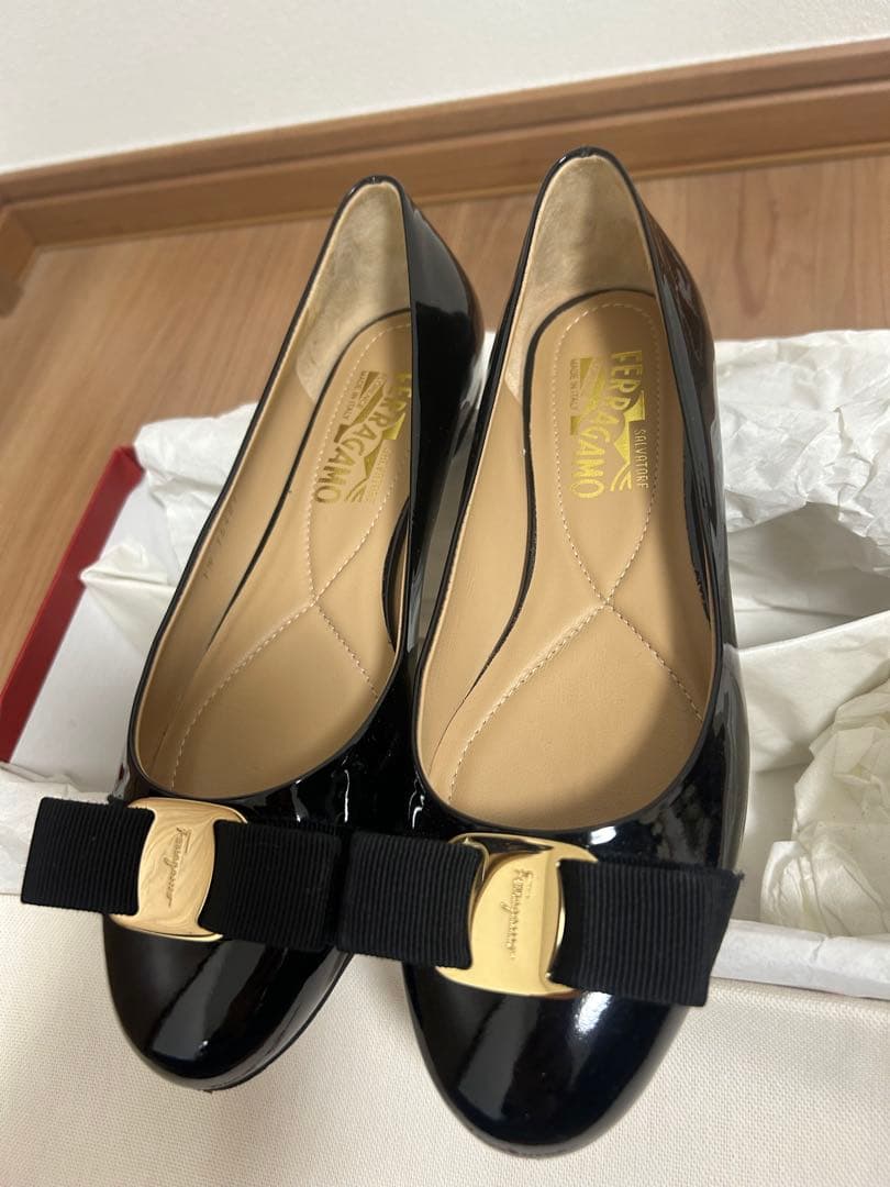 Salvatore Ferragamo ブラック フラットシューズ
