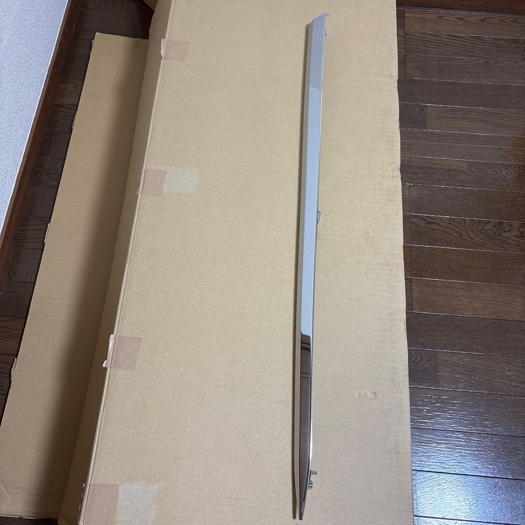 40アルファードモデリスタサイドスカート 右側、素地未塗装品。