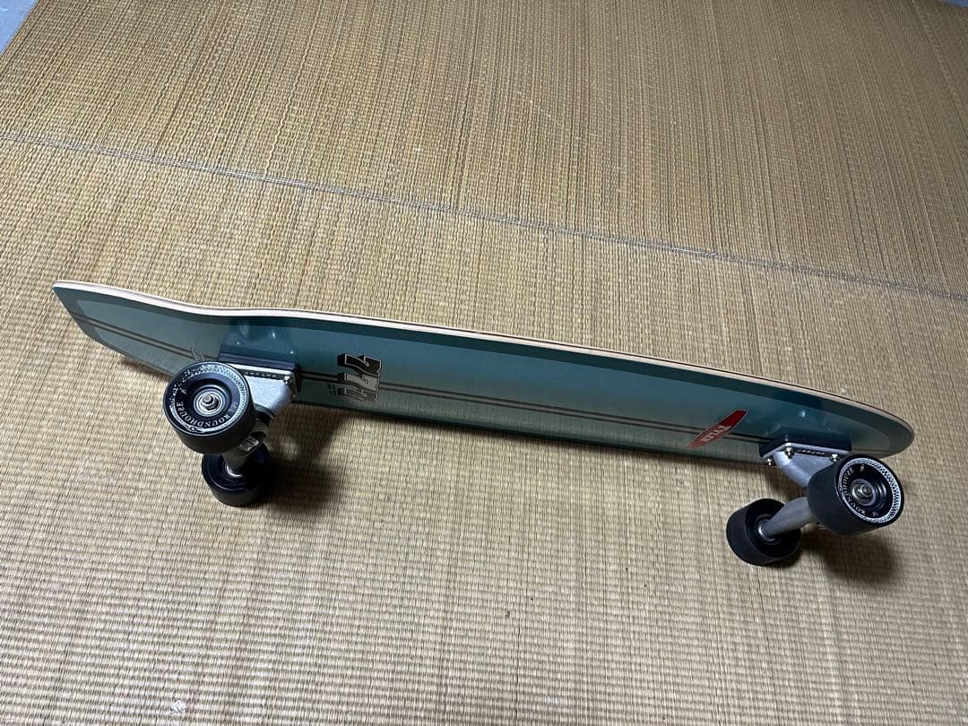 カーバーTYLER 777Surfskate Complete 36.5