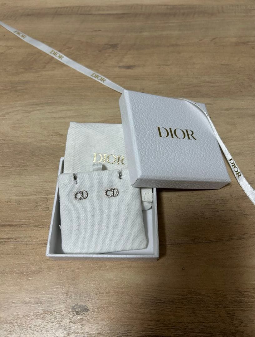 Dior Petit CD ミニ スタッドピアス