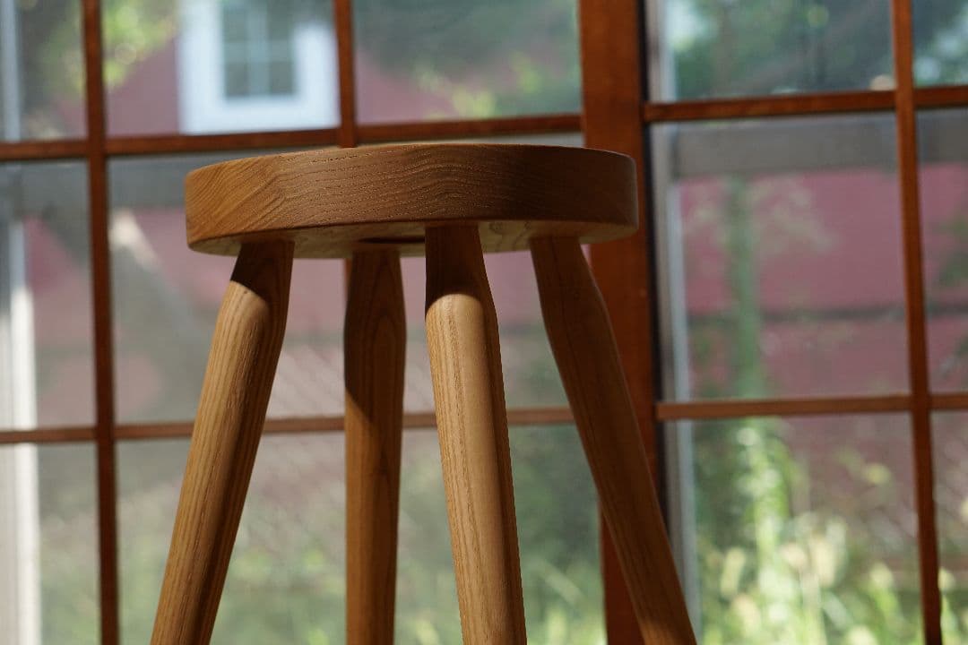 栗の木で出来たスツール　ハンドメイド