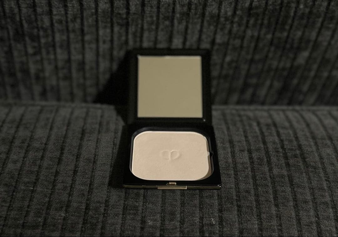 【美品】クレ・ド・ポーボーテ★プードルコンパクトエサンシエルｎ/エレガントスリム