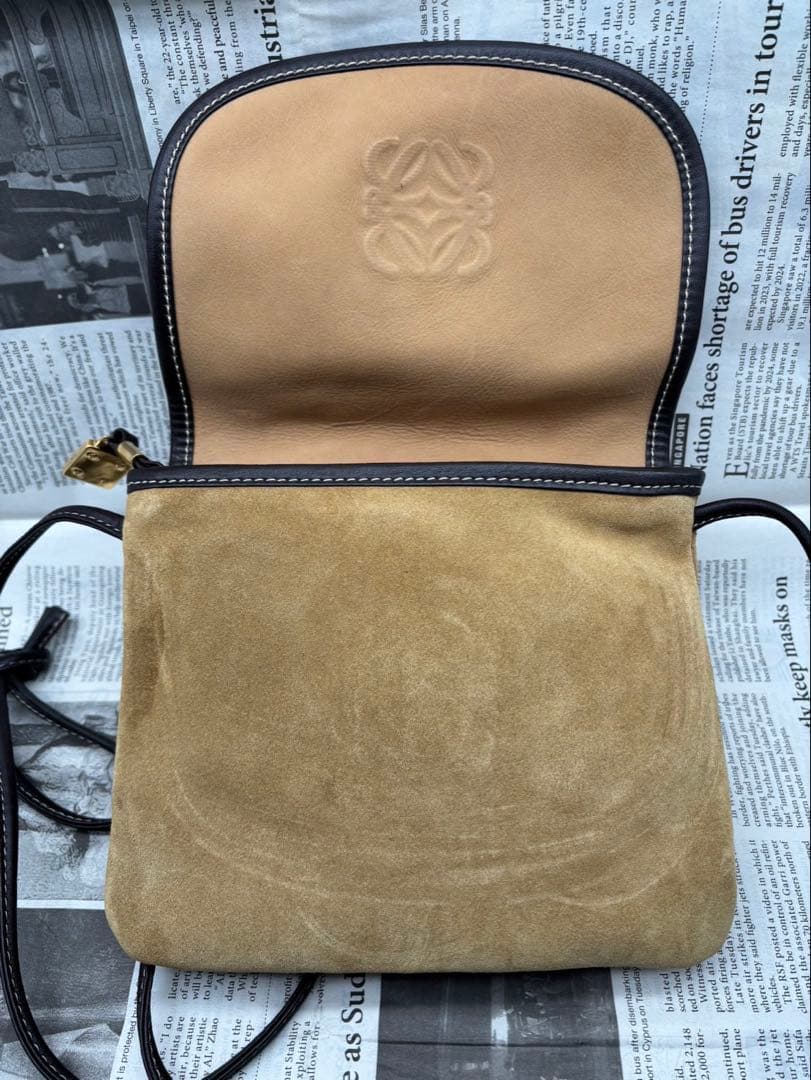 LOEWE ロエベ　アナグラム　スエード ショルダーバッグ 、サコッシュ