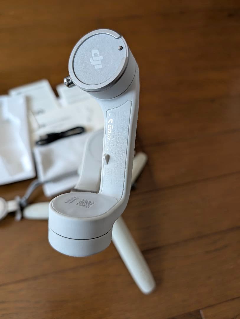 ♪DJI Osmo Mobile 6 スタビライザー　三軸ジンバル　美品です