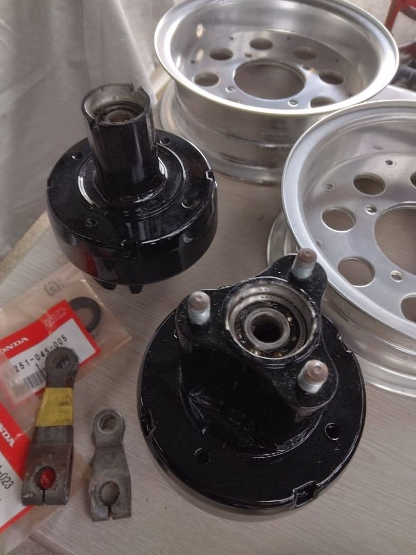 モンキー4l Z50z ？　アルミホイールと前後ハブ