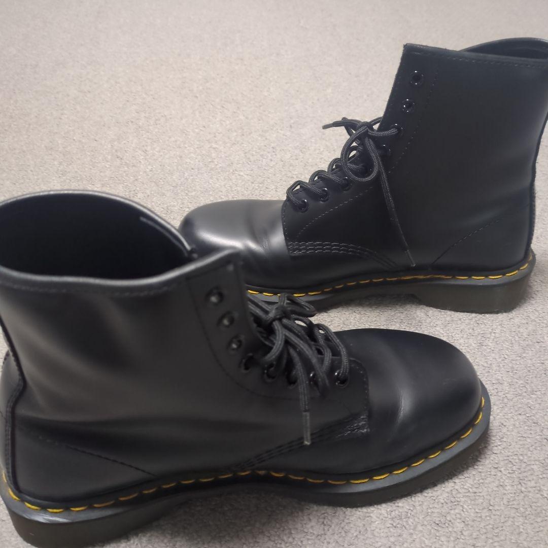 ドクターマーチン ブラックレザーブーツ 8穴