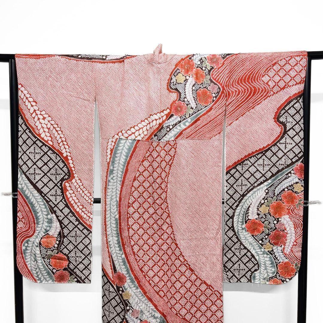 総絞りに金彩の振袖　着物