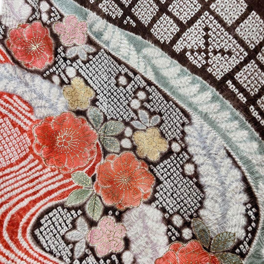 総絞りに金彩の振袖　着物