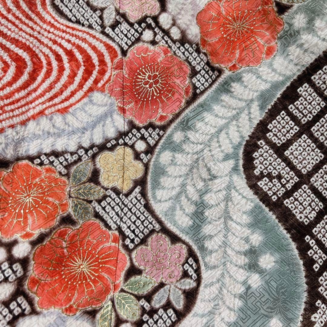 総絞りに金彩の振袖　着物