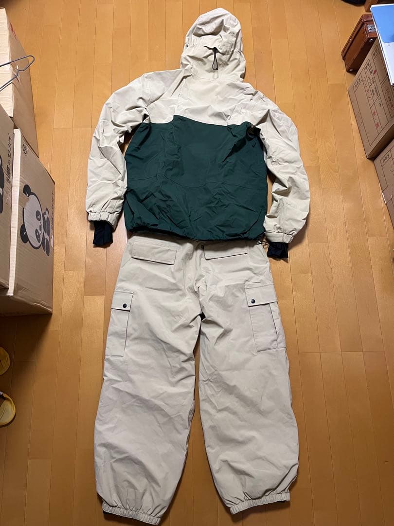 NOMADIK 777 22-23モデル Lサイズ 上下セットベージュ/グリーン