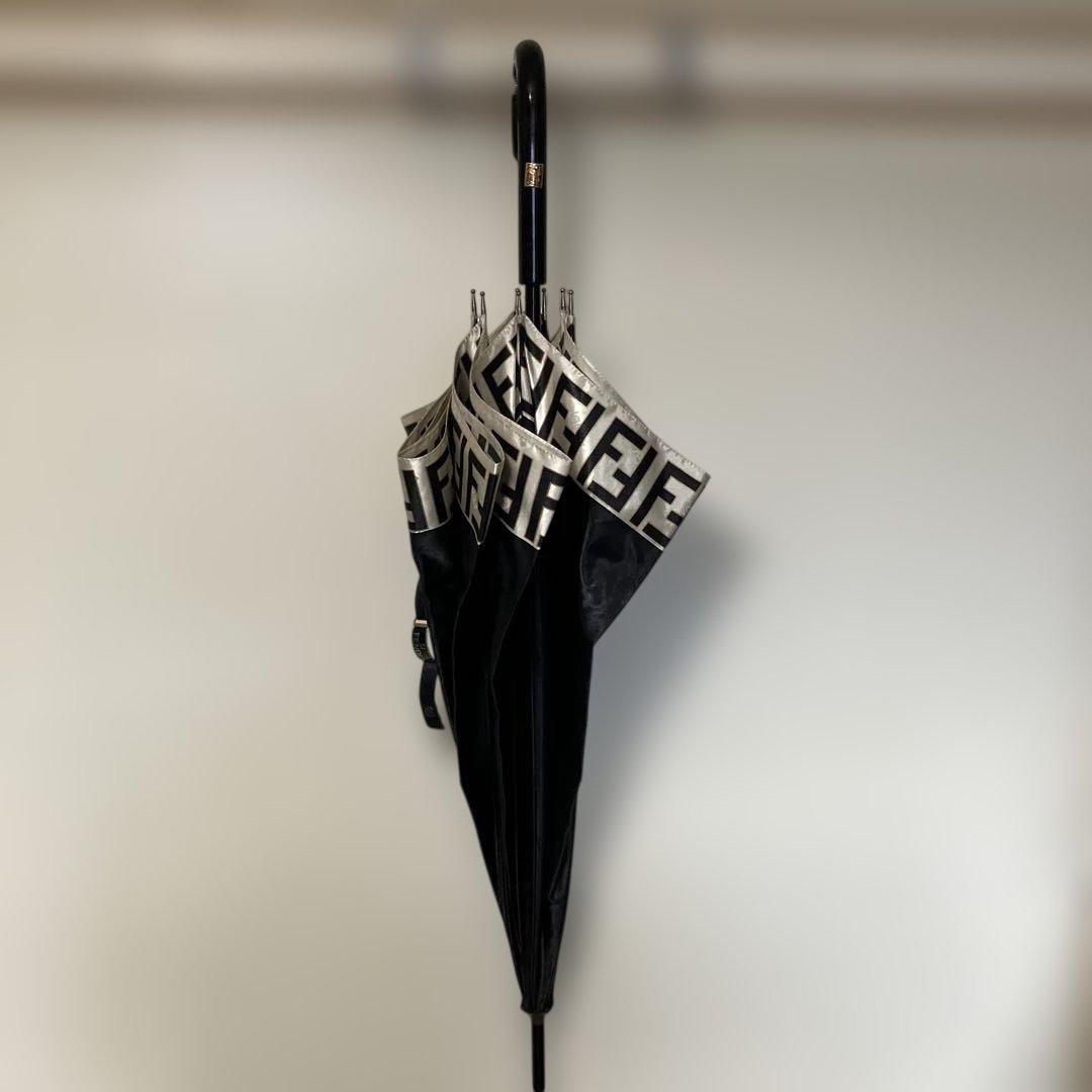 FENDIフェンディ　長傘　黒地にロゴ　美品　レア希少