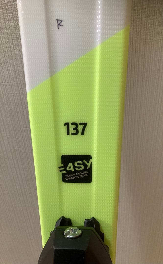 ジュニアスキー板137センチ