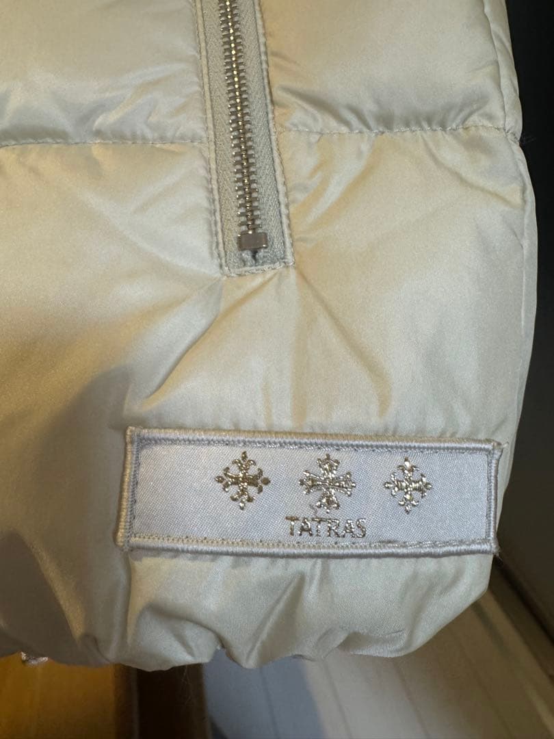 【お値下げ交渉可！】TATRAS アイボリー ダウンベスト フード付き