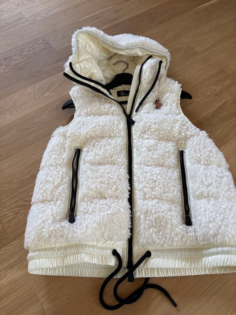最終値下げ早い者勝ちホワイト フード付き ダウンベスト S