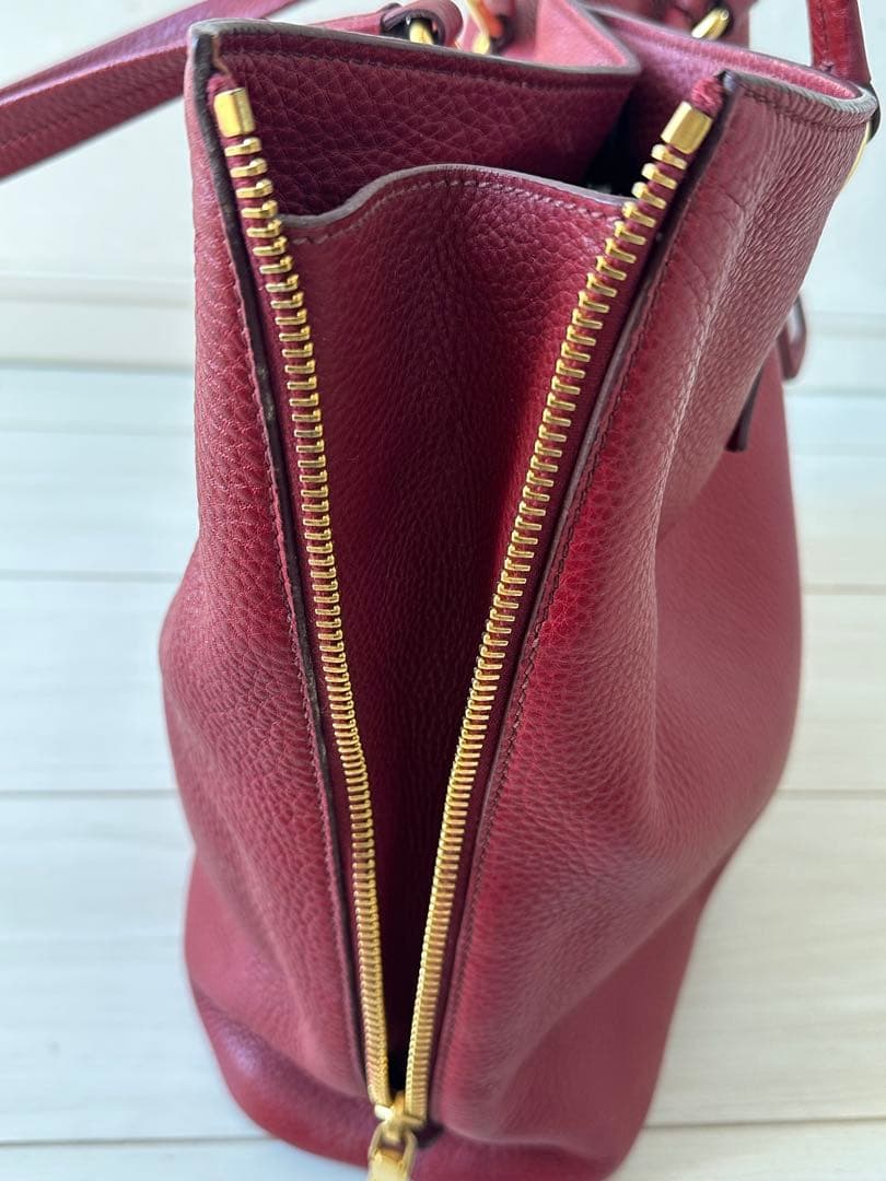 PRADA レザー 赤 トートバッグ